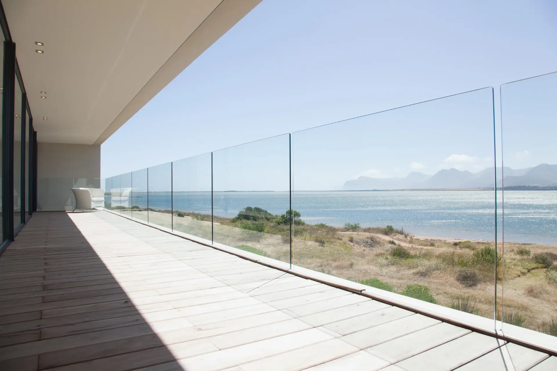 VLX 120 Glass Railing System in Belle Glade, FL | Sightline Windows & Doors Belle Glade - detail 1